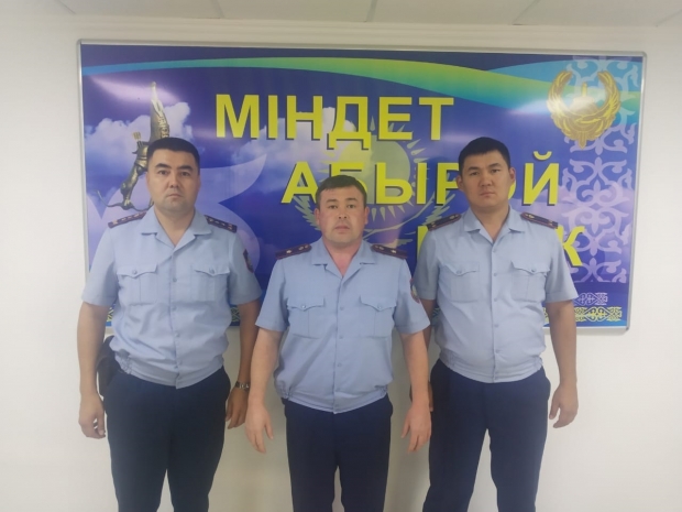 17 человек героически спасли при пожаре полицейские Кызылорды