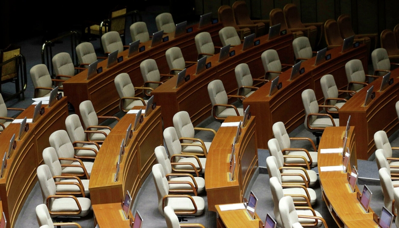 Из-за COVID-19 у журналиста закрылся парламент Южной Кореи