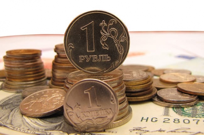 Нефть вновь утянула рубль на дно