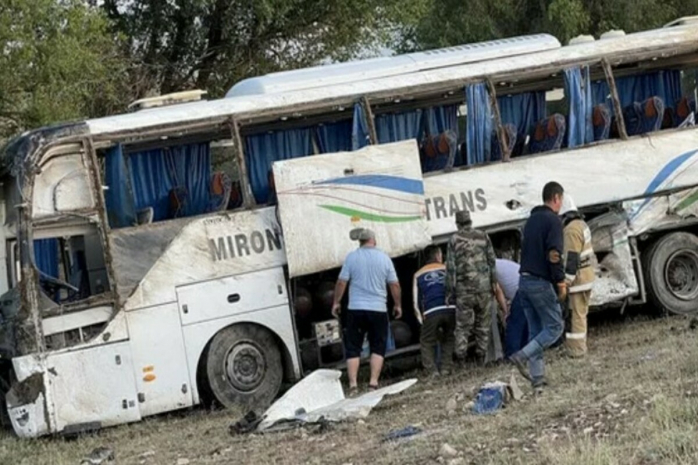 Автобус с гражданами Узбекистана опрокинулся в Жамбылской области
