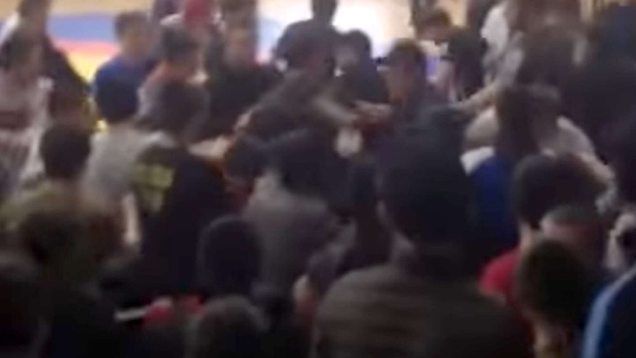 Массовая драка произошла на детском турнире по кунг-фу в Бишкеке — видео