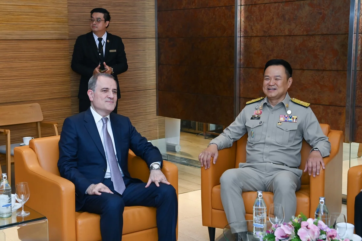 Джейхун Байрамов встретился с премьером Таиланда Анутином Чарнвиракулом