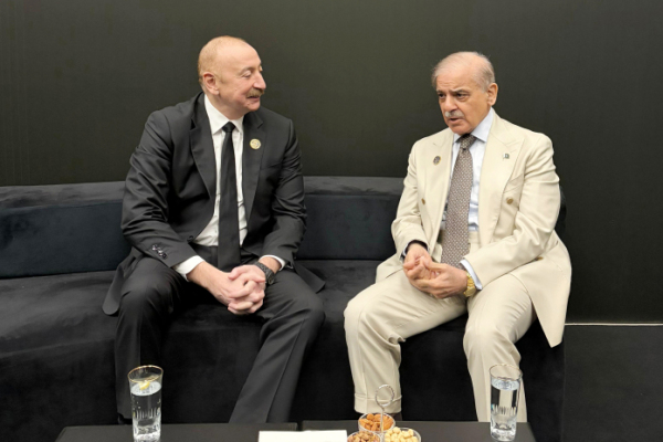 Алиев встретился с Шарифом