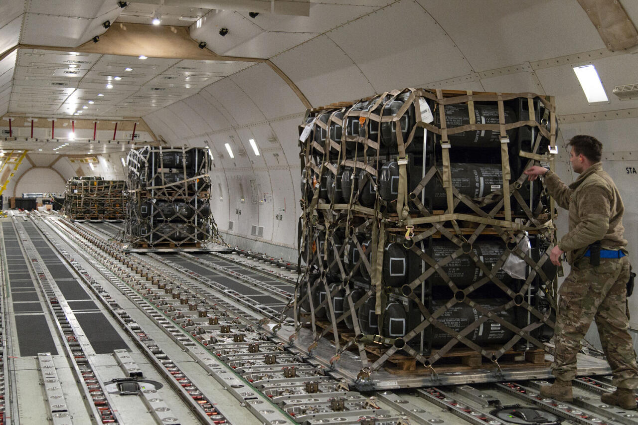 США задержат поставку оружия в Европу