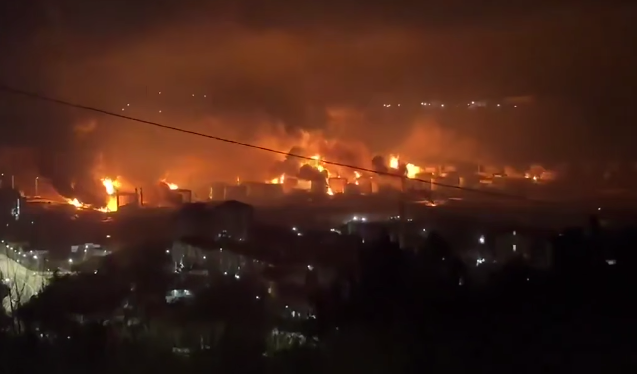 Дроны атаковали Туапсе: масштабный пожар вспыхнул в морском порту