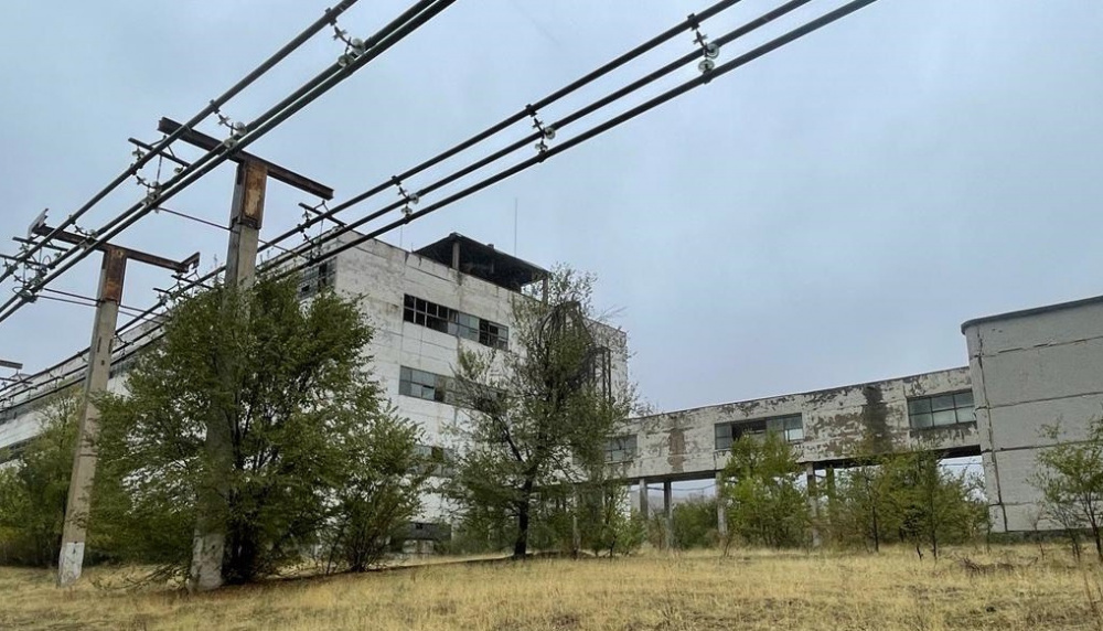 На заводе "Кристалл" в Таш-Кумыре приступят к ликвидации химических отходов