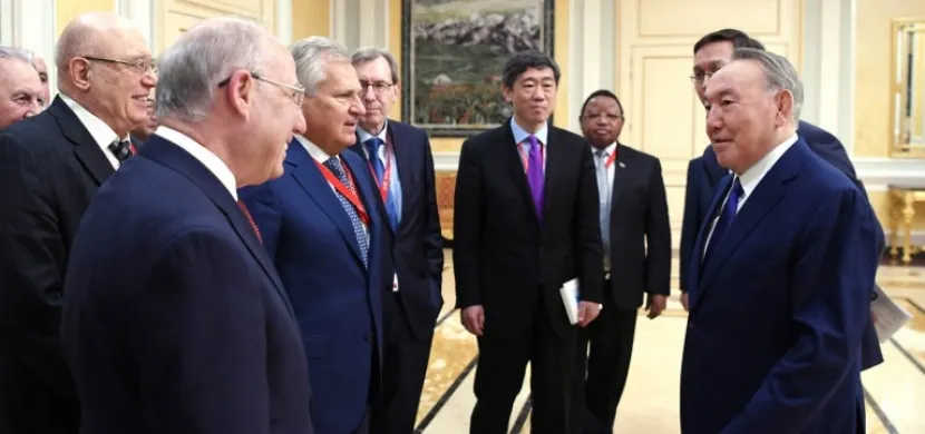 Построить экогород в Казахстане предложил Назарбаеву нобелевский лауреат