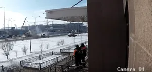 Рorsche на полном ходу въехал в бетономешалку в Астане (ВИДЕО)