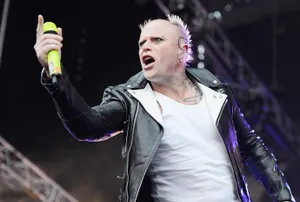Фанаты устроили вечеринку на похоронах солиста The Prodigy