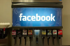 Сотрудникам Facebook надоели бесплатная еда и добрый начальник