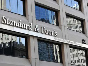 S&P ожидает девальвацию тенге в 2015 году