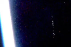 Несколько НЛО появилось вблизи ракеты Falcon-9