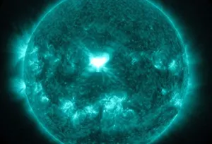 NASA опубликовало видео мощной солнечной вспышки