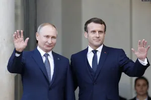 Путин провел телефонный разговор с президентом Франции
