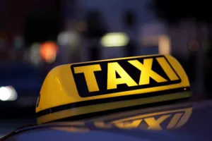 В Алматы таксисты-нелегалы объявили войну водителям таксопарков