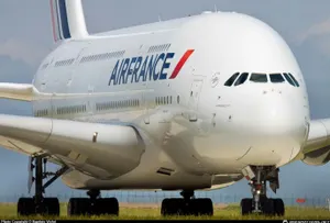 Два рейса Air France в Париж развернули из-за угроз