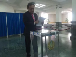 Лидер партии «Бірлік» проголосовал на выборах