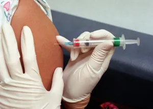 Более 2,2 тысячи казахстанцев заразились COVID-19 после вакцинации