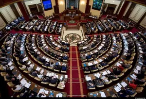 Парламент Казахстана уходит на «каникулы»