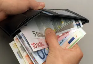 Еврокомиссия отвергла идею Берлускони о параллельной валюте в Италии