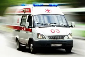 Автомобиль скорой помощи насмерть сбил женщину в ВКО