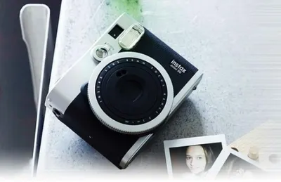 Fujifilm совершенствует фотокамеры мгновенного действия